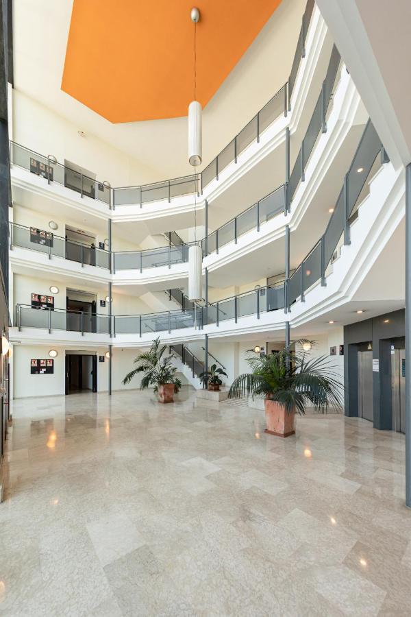 Apartment With Free Parking And Pool Bormujos Zewnętrze zdjęcie